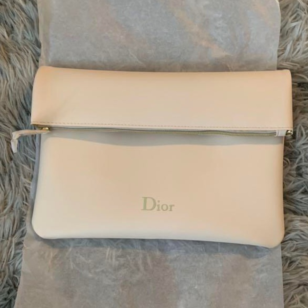 DIOR Makeup Pouch 👝🤍